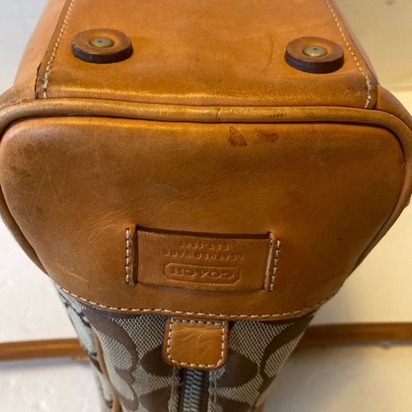 VGUC. Vintage coach shoulder bag. Signature C canvas, logo, trimmed and leather. - Picture 9 of 16